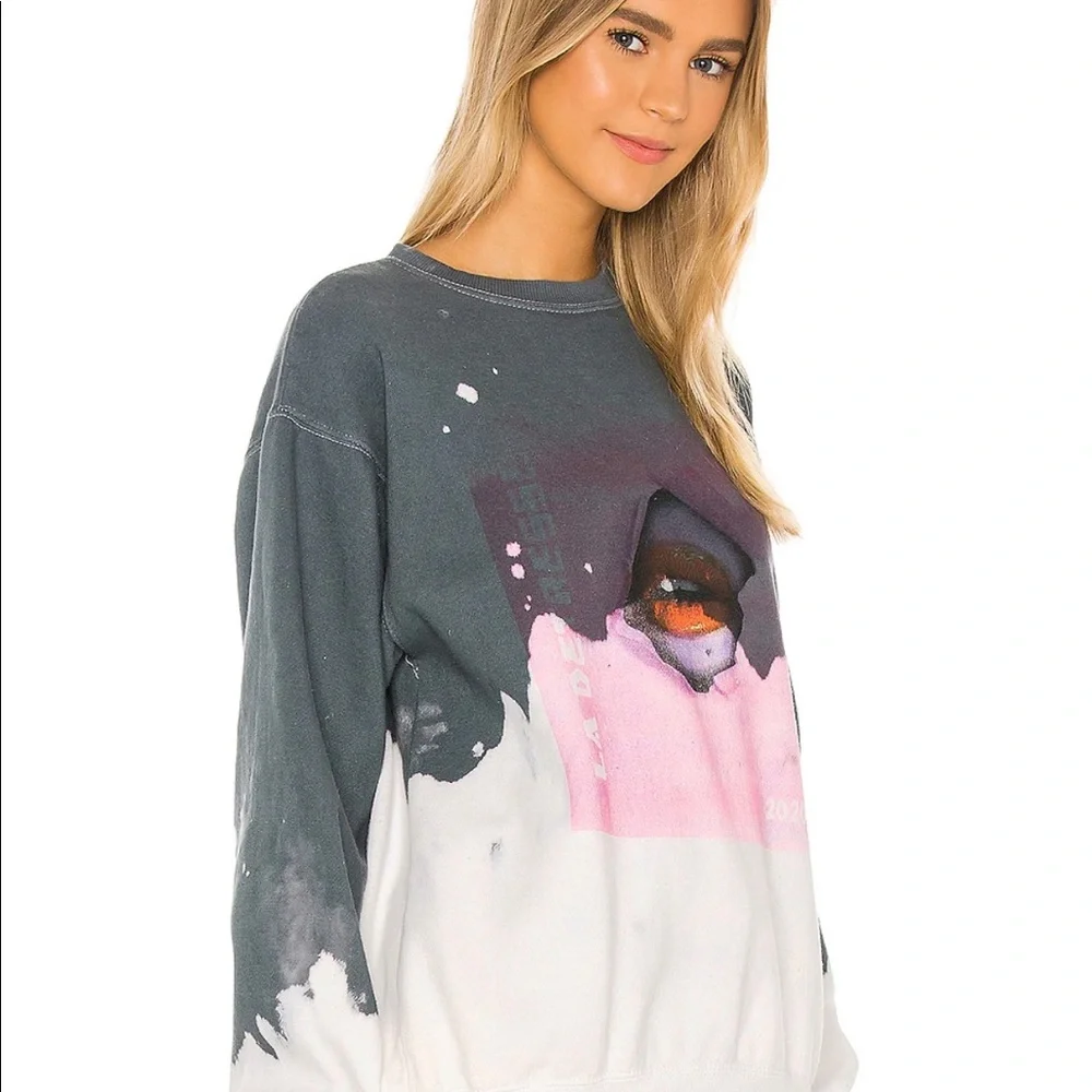 Acid Wash Charcoal Break Through Pullover in Charcoal
La Detresse - Picture 5 of 5